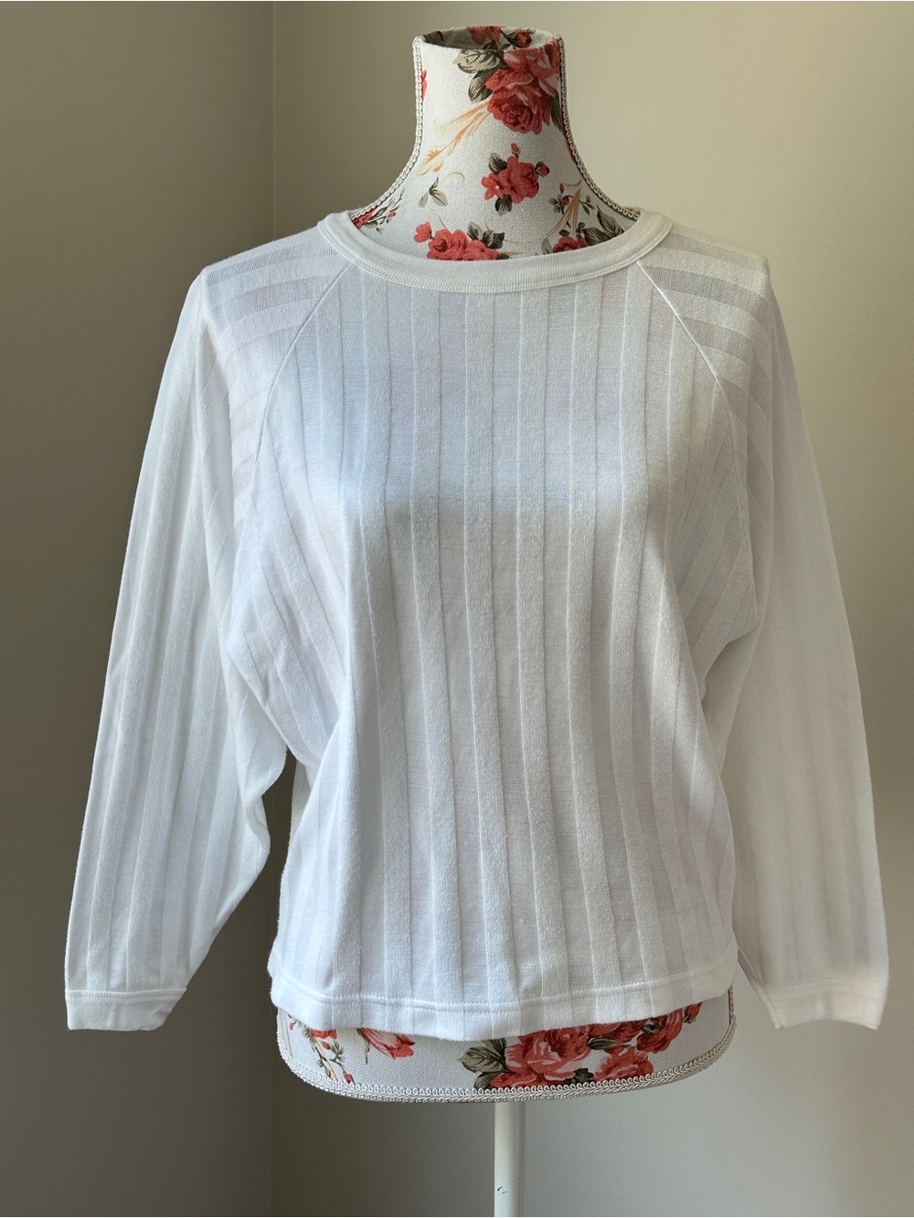 Vintages 90s “Pasta” Brand White Top Raglan Dolman Sleeves Size M